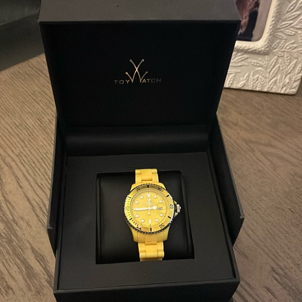 Toywatch Yellow rare toy Watch authentic save! Worn 4 times needs battery